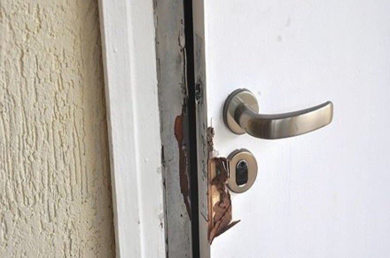 Duas mulheres furtam casas de veraneio acompanhadas de adolescente e crianças