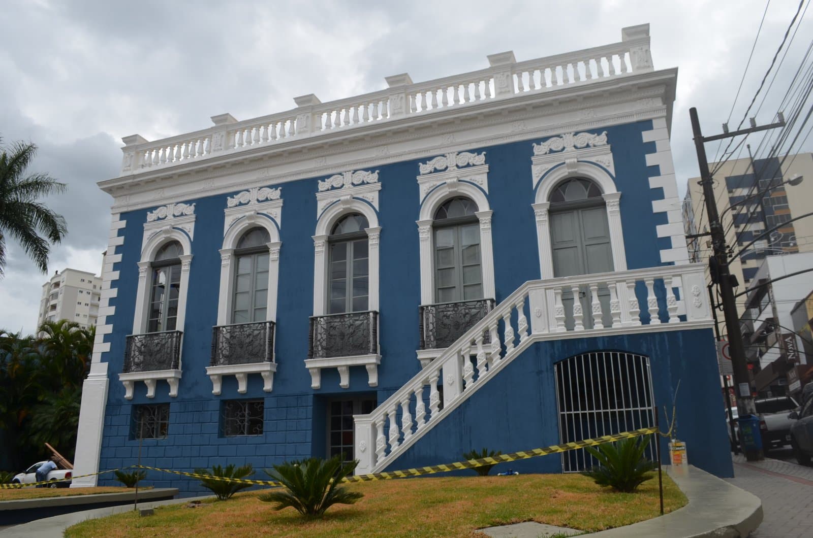 Após reforma, Casa da Cidade começa a receber móveis