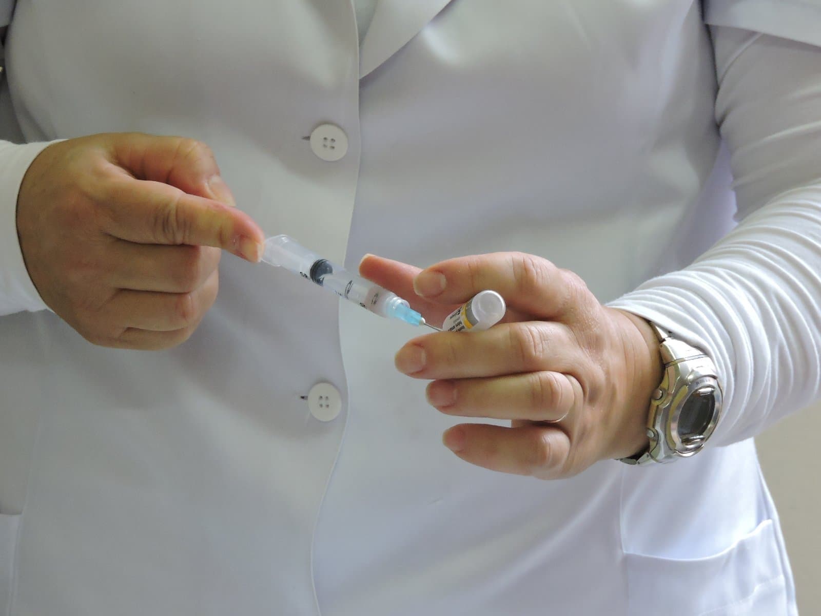 Crianças precisam receber dose extra da vacina contra o sarampo