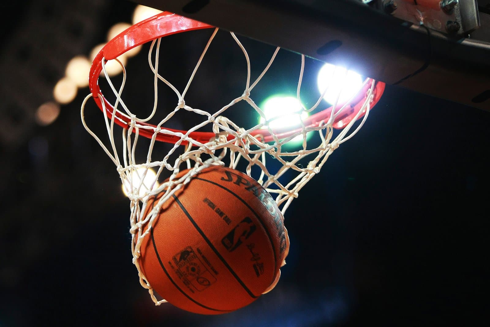 Equipes de basquete disputam cinco jogos neste fim de semana