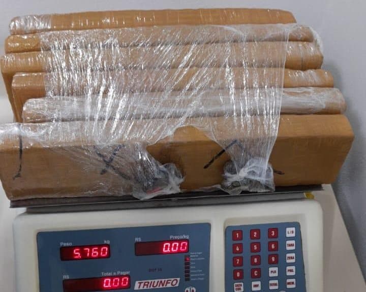 Quase seis quilos de maconha são apreendidos na Passagem