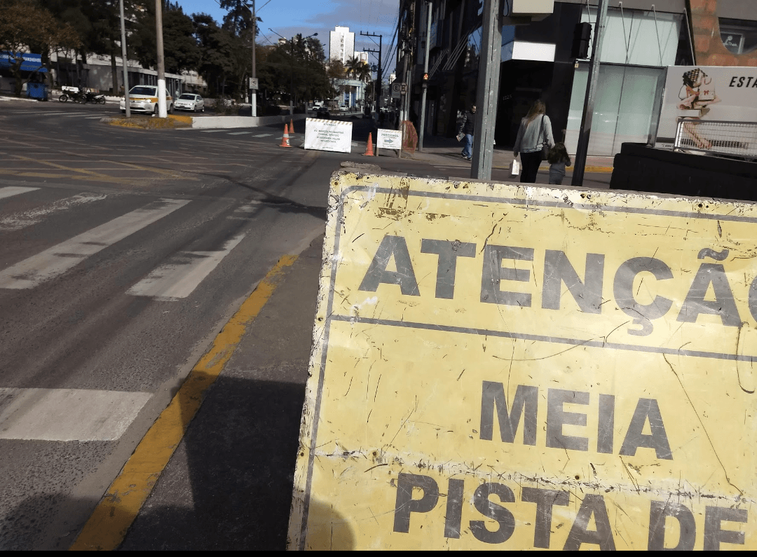 Obras em oito ruas estão programadas para esta segunda-feira (19)