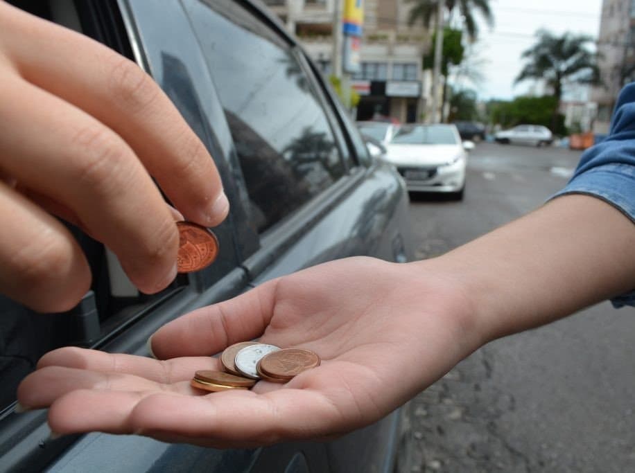 Campanha “Dê cidadania, não dê dinheiro” busca conscientizar os tubaronenses