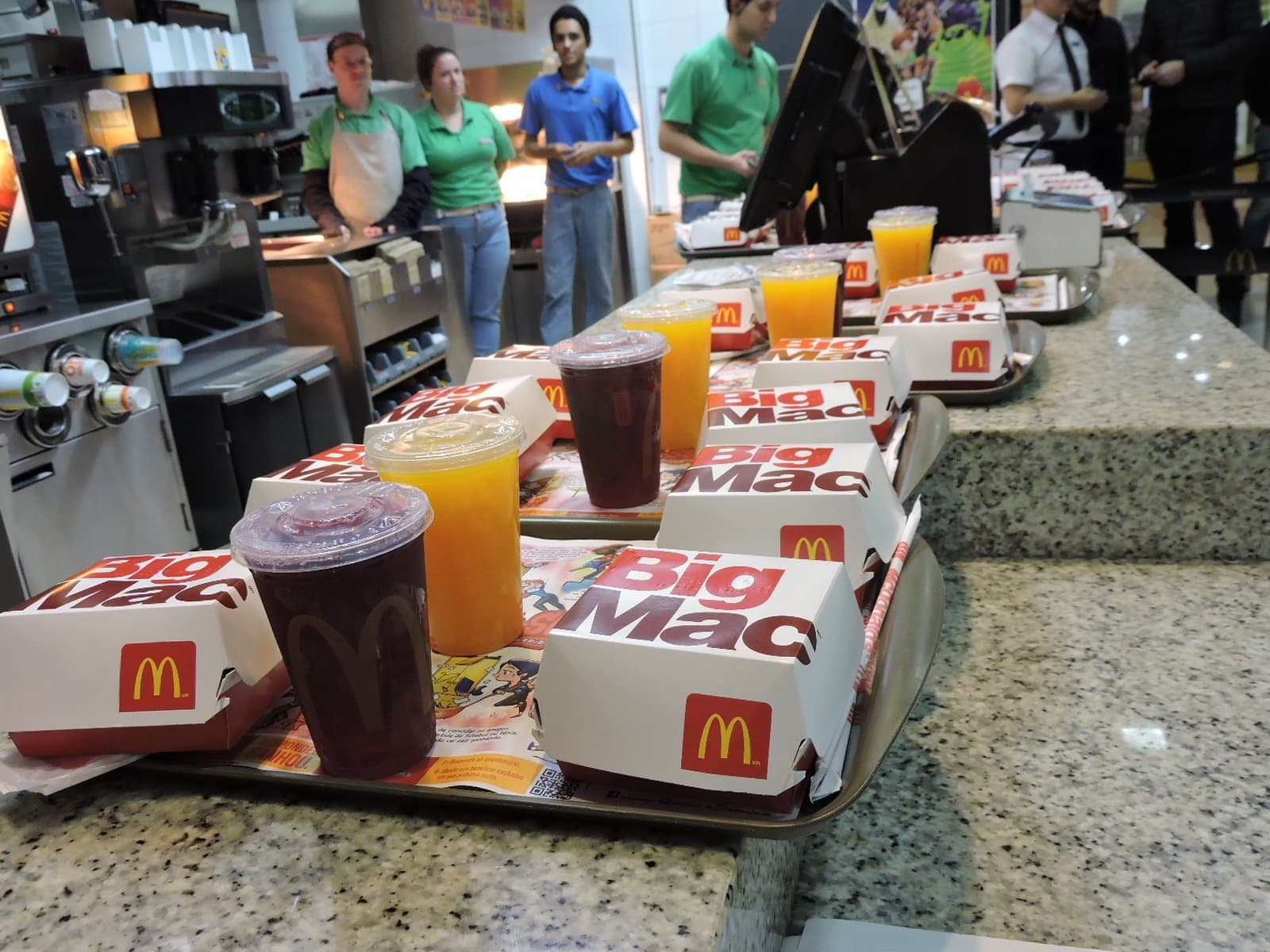 McDia Feliz: venda de sanduíches neste sábado (24) vai ajudar crianças com câncer