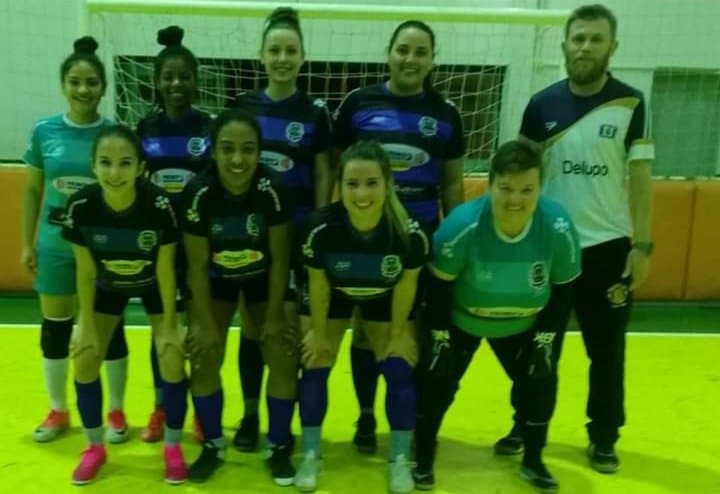 Futsal feminino lidera Campeonato Adesc