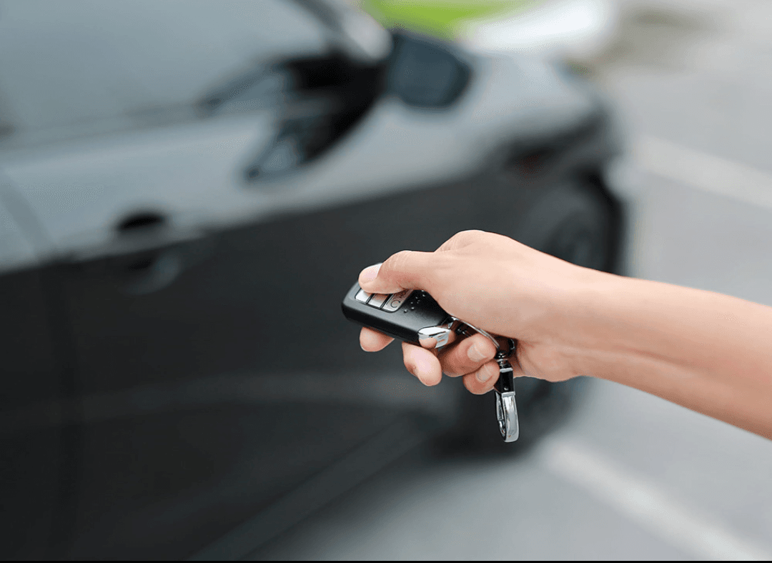 Ladrão ameaça motorista para roubar carro