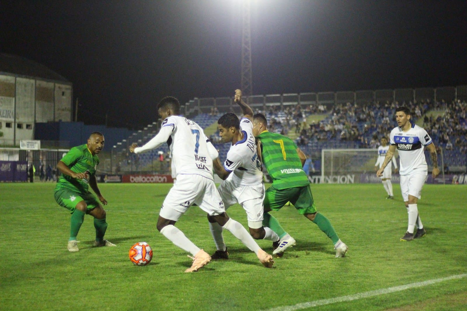 COPA SC: Tubarão pressiona, mas fica no empate com o lanterna Almirante Barroso