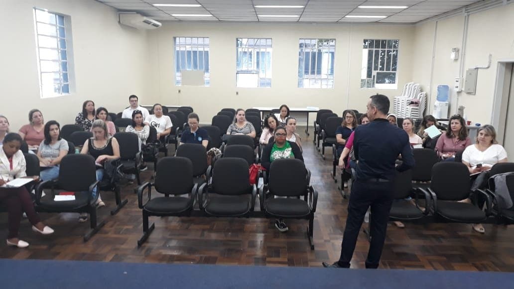 Novos conselheiros tutelares e suplentes passam por capacitação