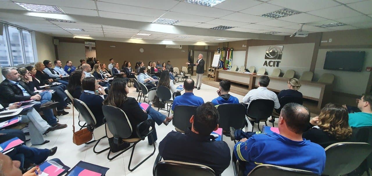 Programa "Capacitação" encerra o ano com dois cursos na área comportamental