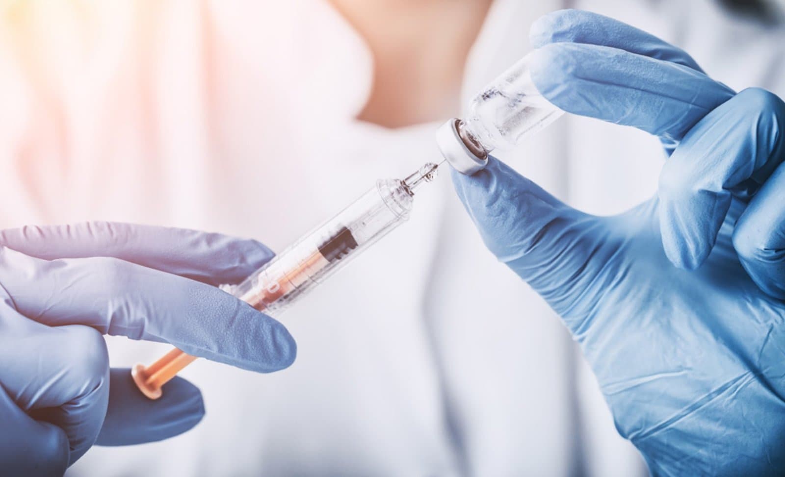 Salas de vacina estarão abertas neste sábado (30)