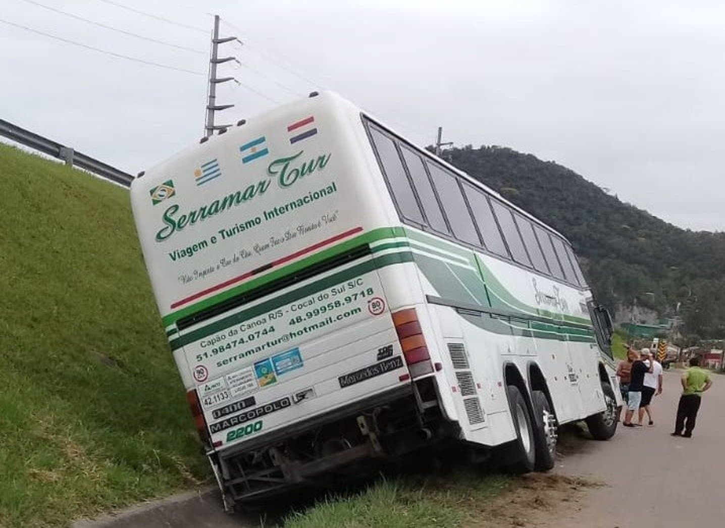 Ladrão é detido após furtar e tombar ônibus na BR-101