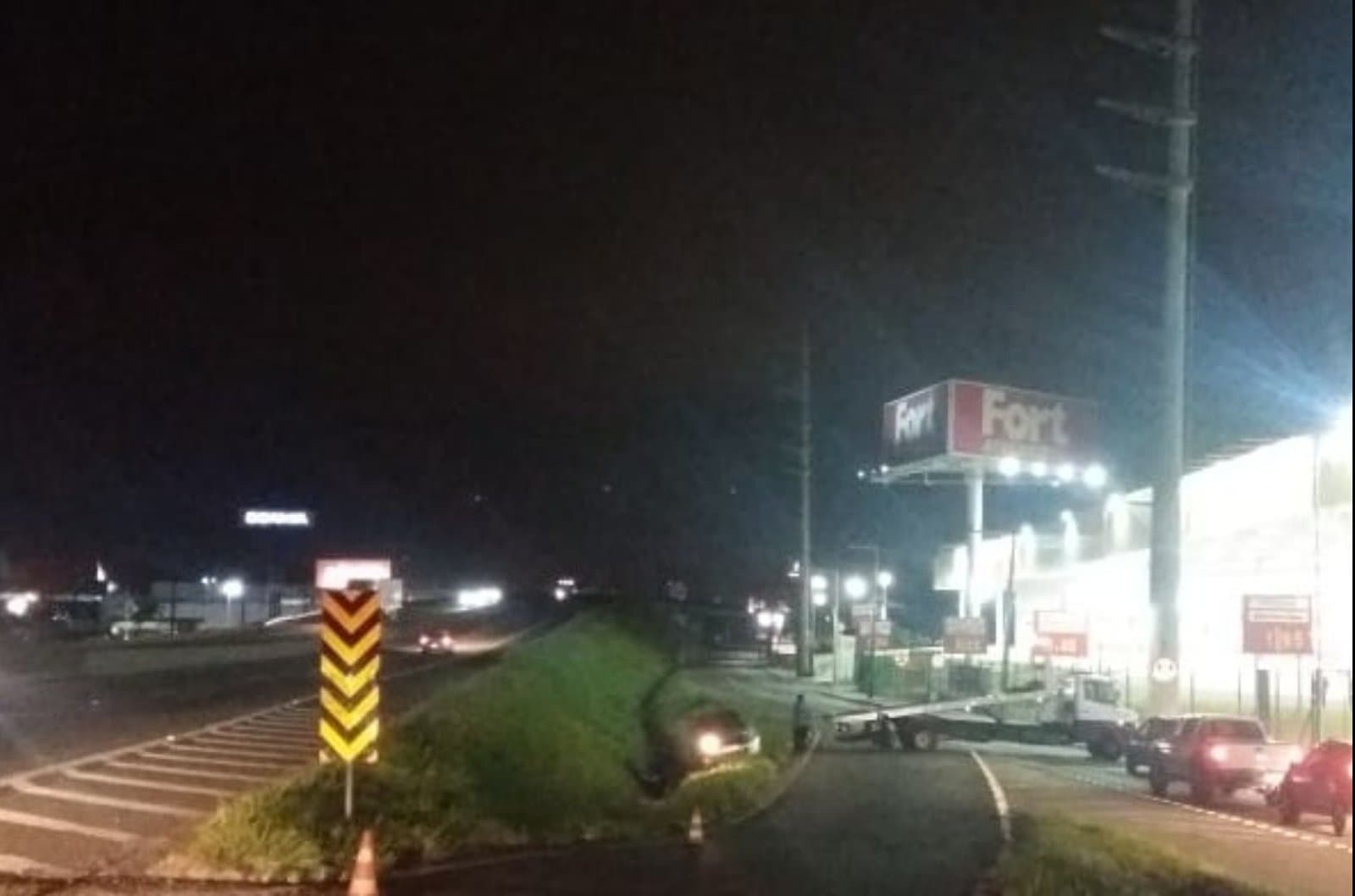 Dois carros capotam em Tubarão na mesma noite