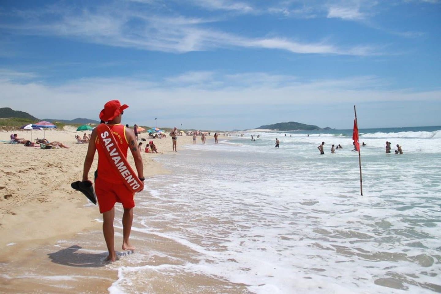 Jovem de 26 anos morre afogado na praia da Ferrugem, em Garopaba