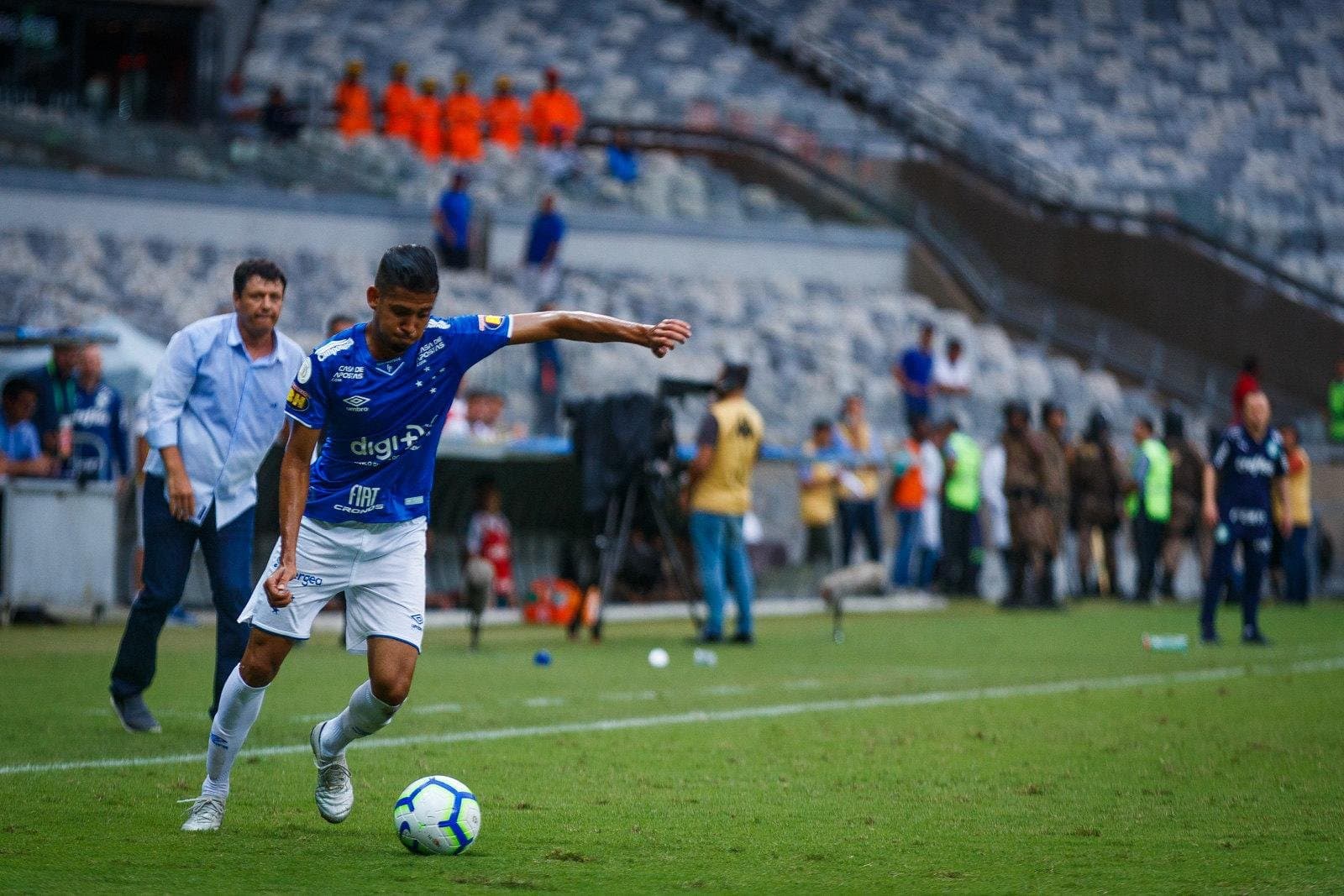 Restrições impostas pela Globo levam Band a desistir da Série B