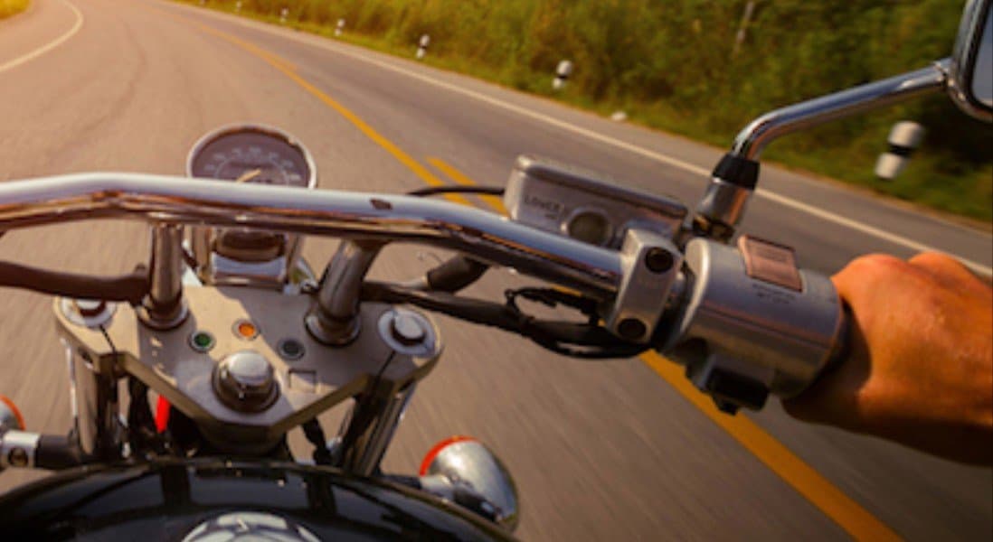 Moto para de funcionar e ladrão ajuda proprietária a consertar antes de furtar