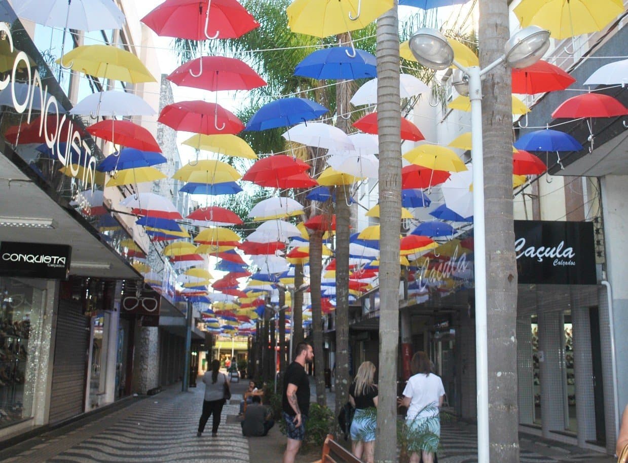 Guarda-chuvas do Natal serão mantidos no Calçadão