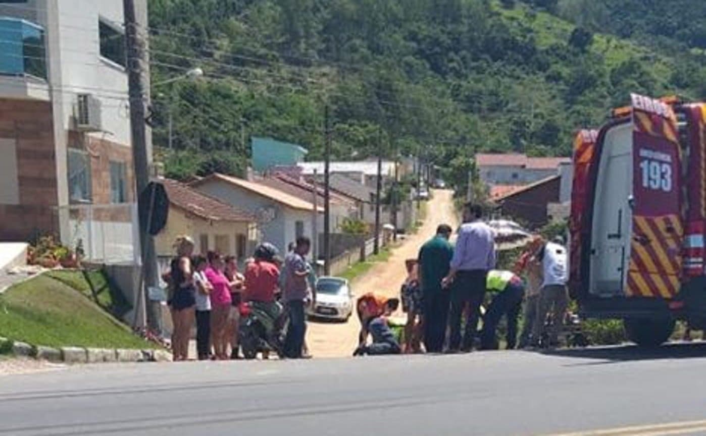 Carreta sai da pista e atropela mulher na SC-370