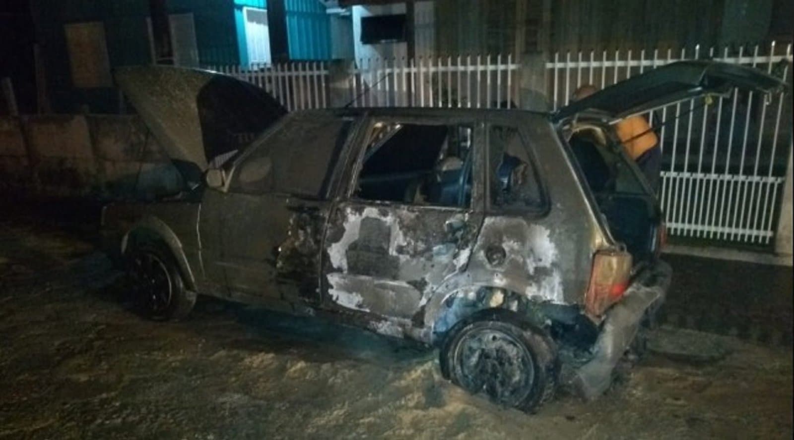 Veículo é destruído por incêndio, no São João MD