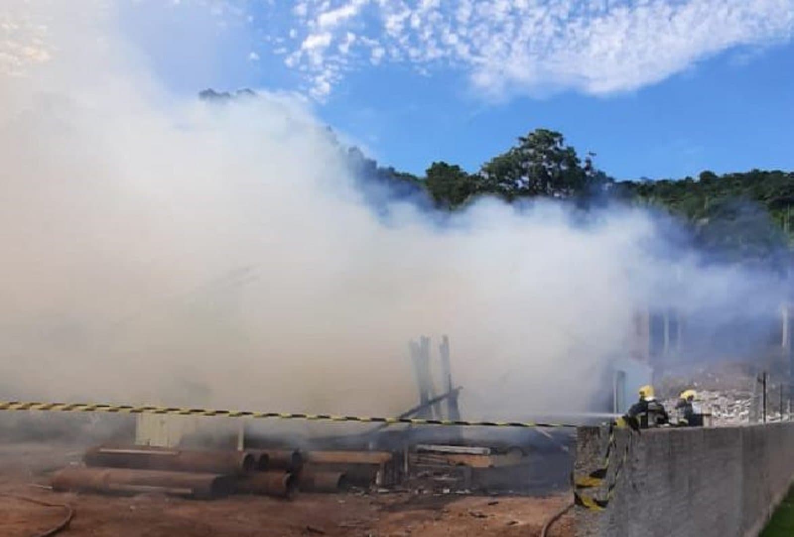 Incêndio destrói casa no Bom Pastor; dono do imóvel provocou o fogo intencionalmente