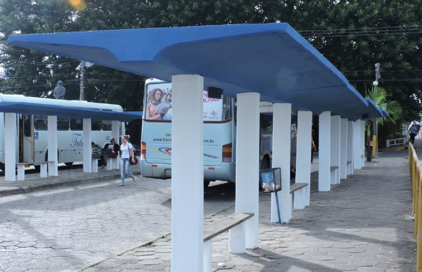 Empresa terá que indenizar idosa que caiu ao descer de ônibus