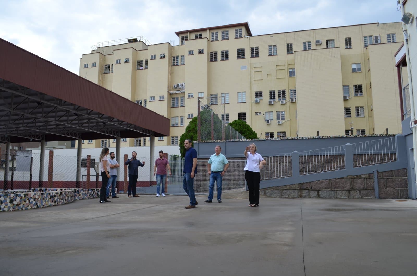Hospital de campanha poderá ser instalado no pátio do Colégio São José