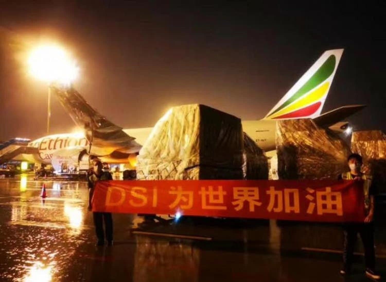 Primeira carga de 50 respiradores artificiais chega ao Brasil