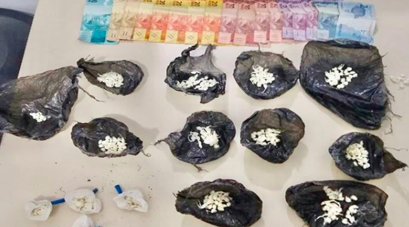 Jovem de 15 anos é apreendido com crack no Morro da Guampa