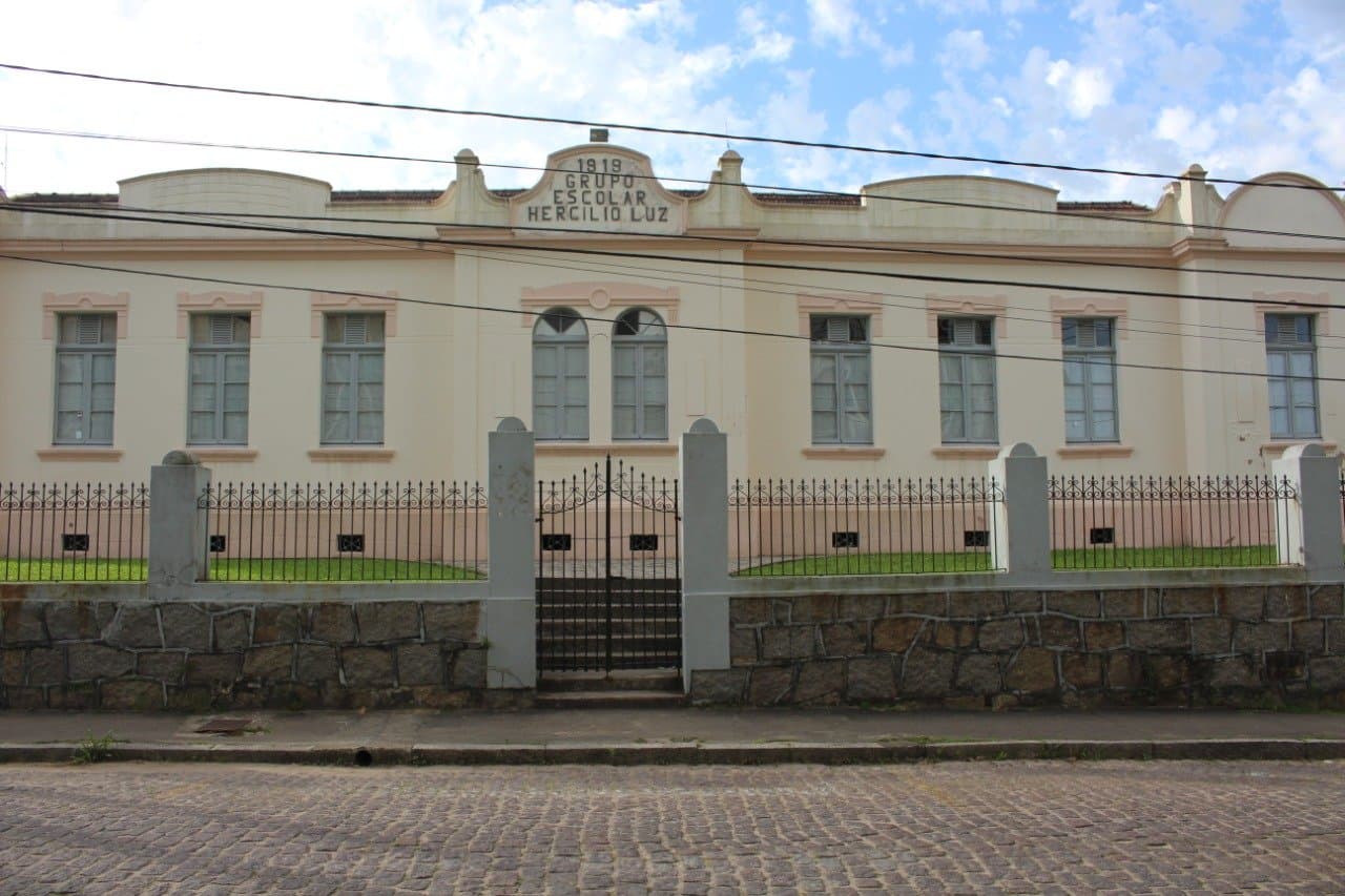Câmara aprova o tombamento do prédio da Escola Hercílio Luz