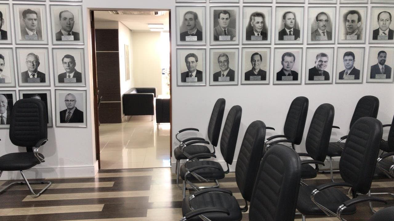 PRIMEIRA MÃO - Gabinete do prefeito de portas abertas