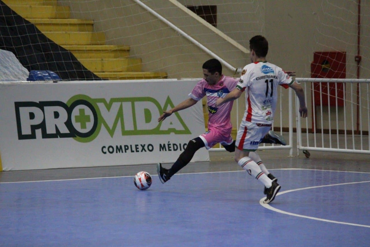 ESTADUAL: Com o time sub-20, Tubarão Futsal estreia com derrota em casa