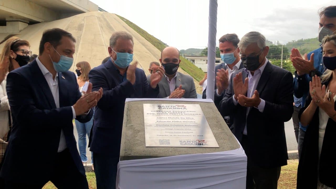 Em Tubarão, governador Carlos Moisés assina convênios e inaugura rodovia