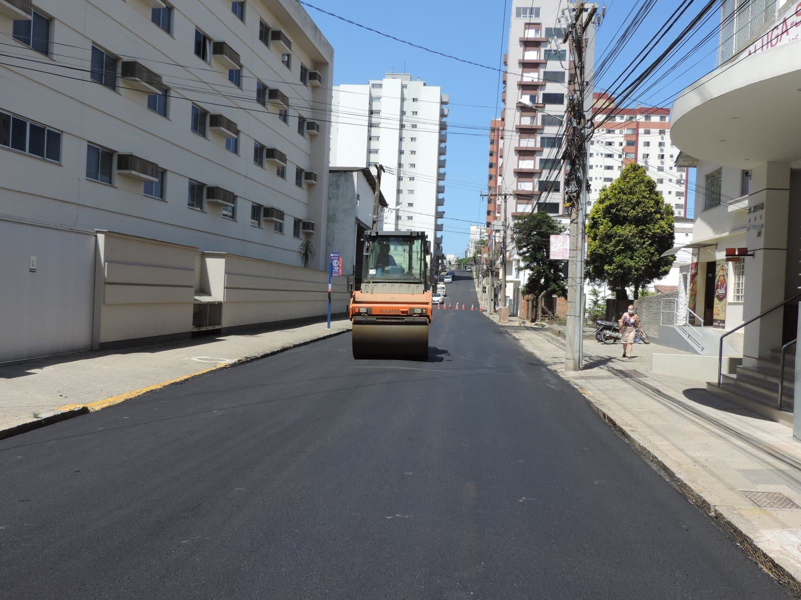 Começa a pavimentação da Rua Coronel Cabral, no Centro