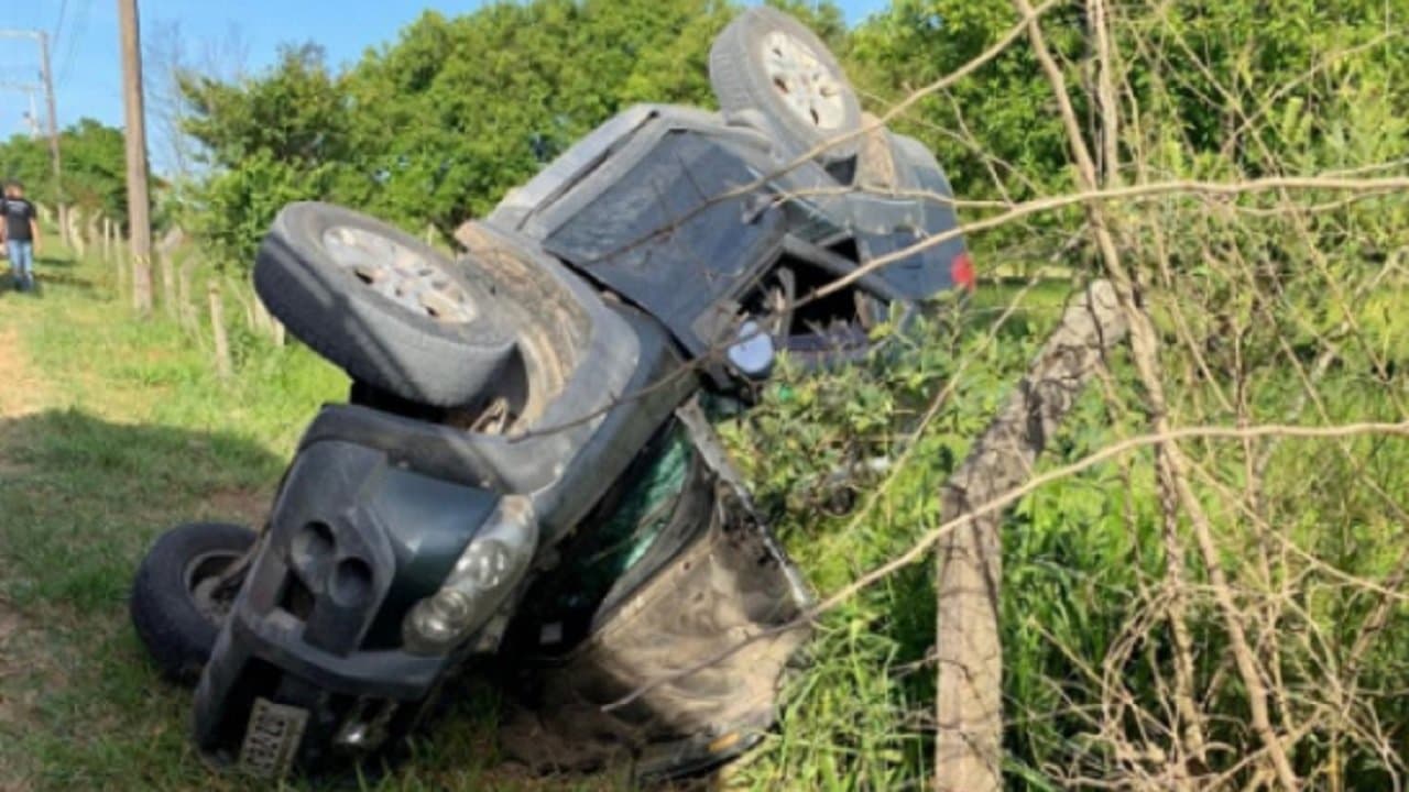 Dois jovens morrem em acidente de carro; motorista era menor de idade