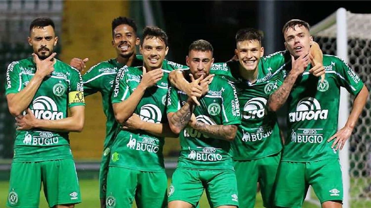 Chapecoense vence o Figueira e garante vaga na Série A do Brasileirão