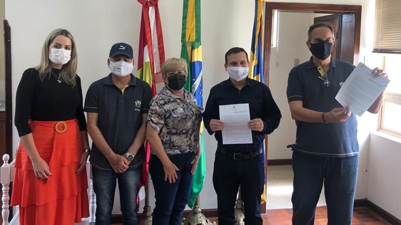 Capivari de Baixo: entidades assistenciais assinam convênios com a prefeitura