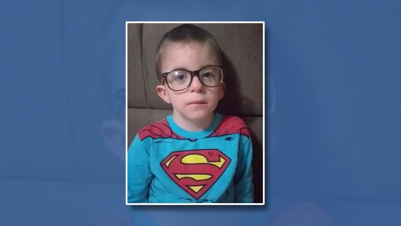 Família faz campanha para ajudar filho com problema de visão