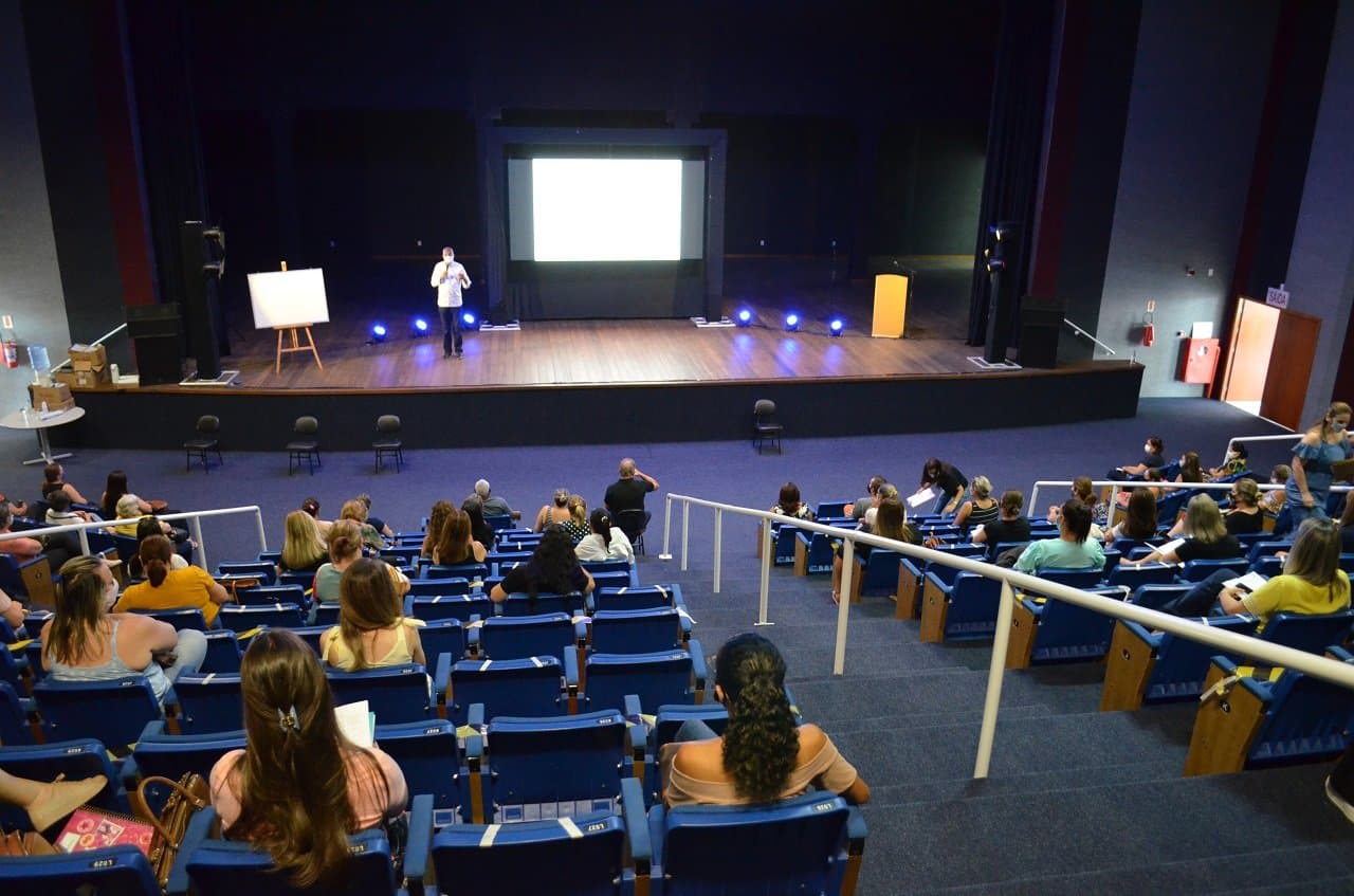 Capacitação prepara professores da rede municipal para o retorno às salas de aula