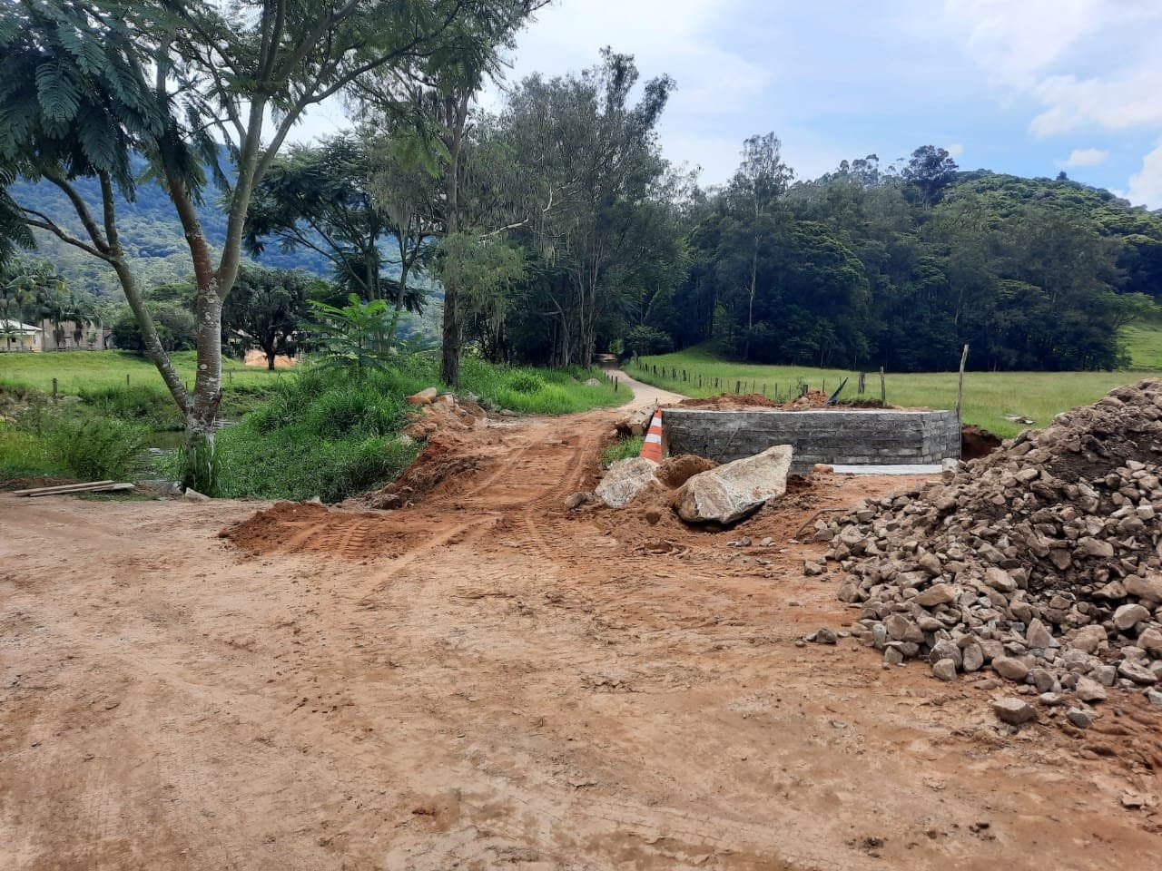 Obras são executadas para recuperar os estragos causados pelas chuvas