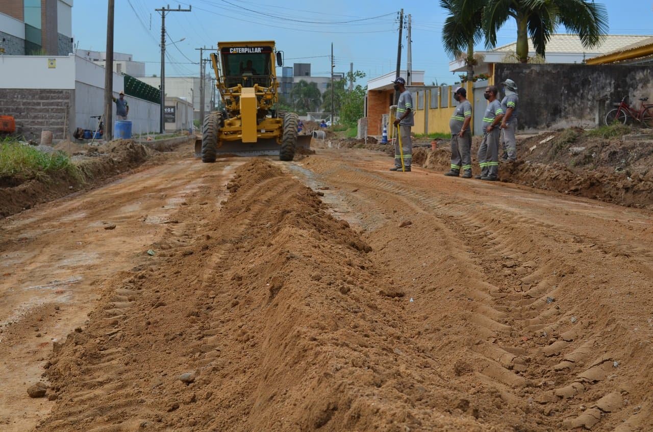 Obras para pavimentação dos acessos à nova ponte estão em ritmo acelerado