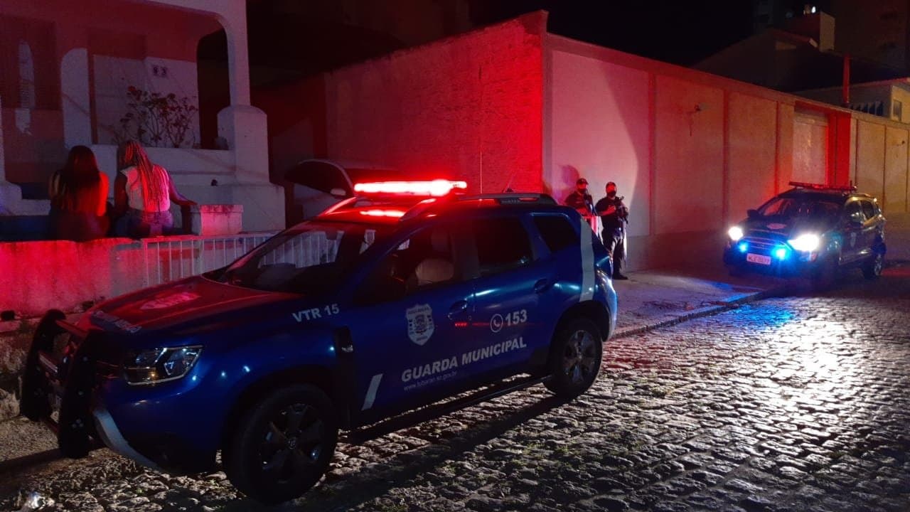 Força-tarefa encerra cinco festas e dispersa aglomerações no fim de semana