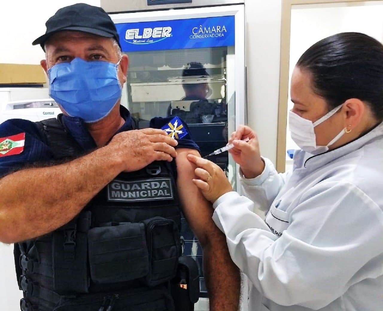 Agentes da Guarda Municipal são vacinados contra a COVID-19 em Capivari de Baixo