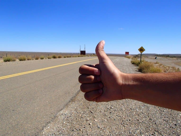 Após oferecer carona, idoso é agredido