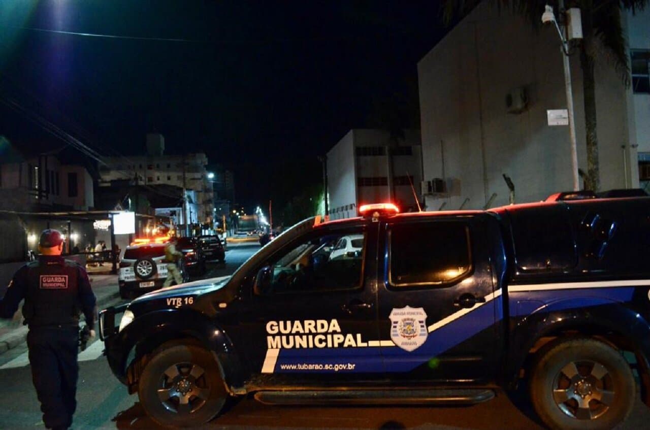 Força-tarefa interdita dois estabelecimentos e encaminha 18 pessoas para a delegacia