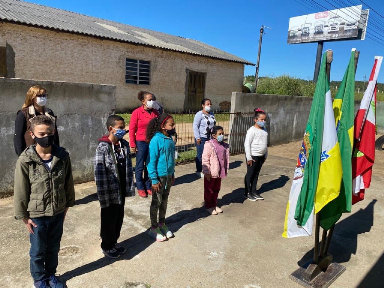 Hinos do Brasil e de Laguna entram na rotina dos alunos da rede municipal
