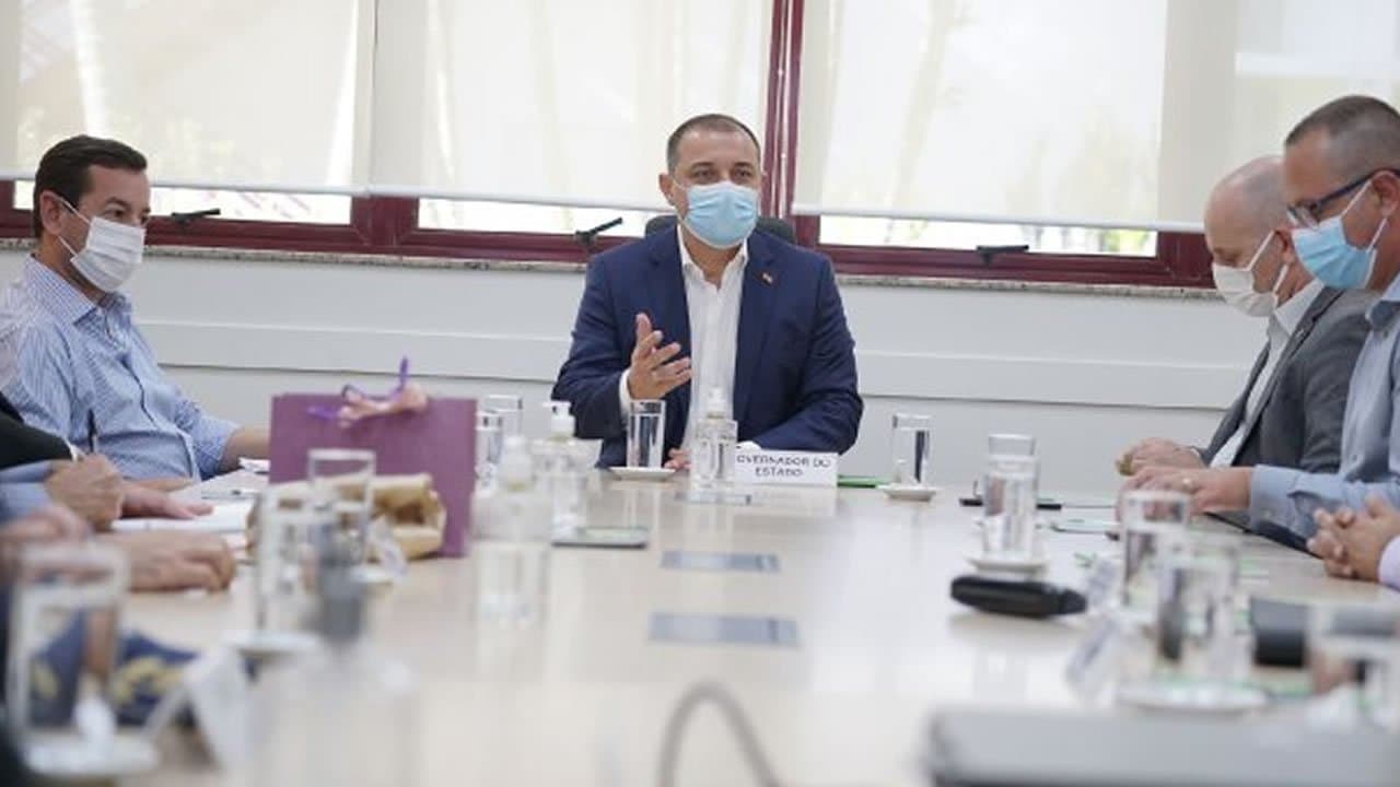 Carlos Moisés (PSL) reúne secretários e determina ações para acelerar entregas