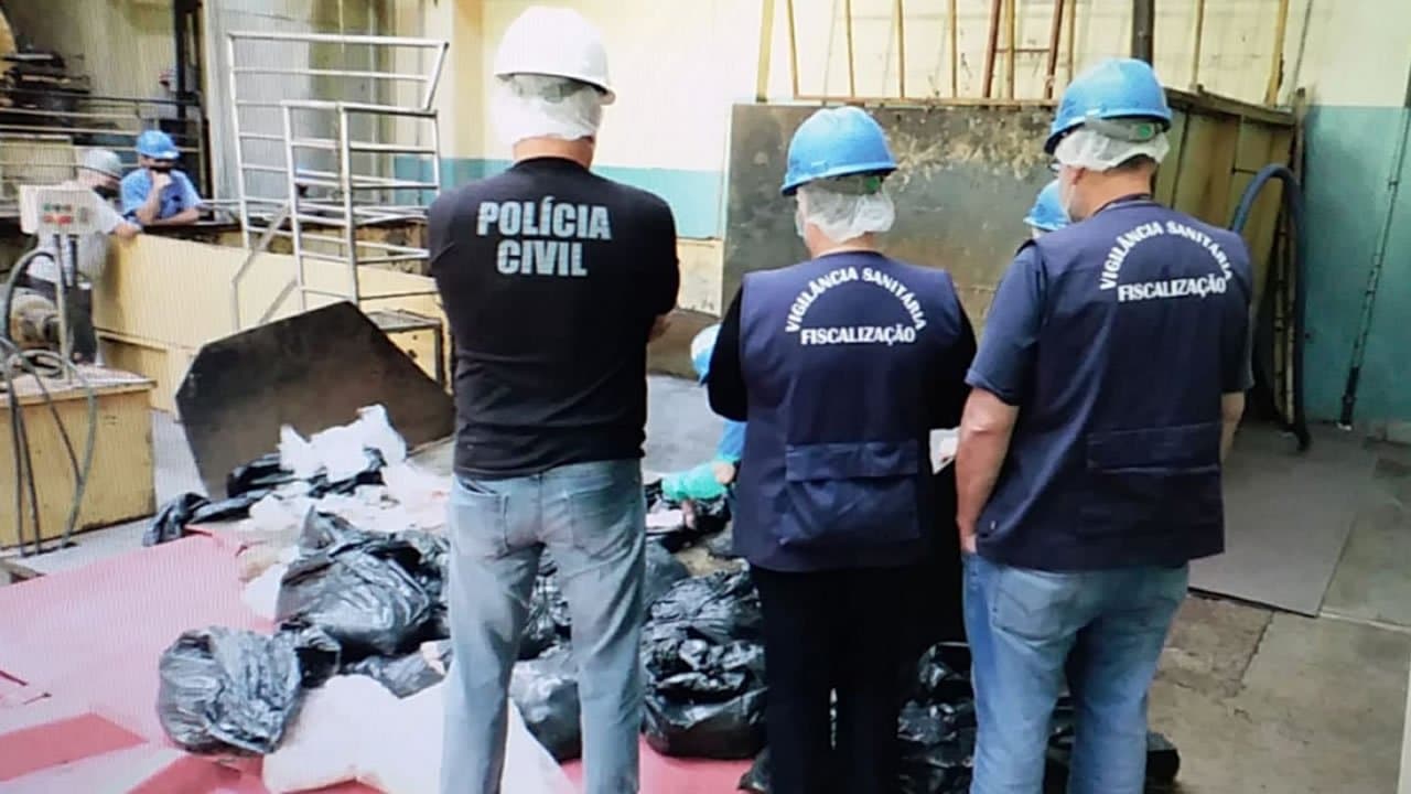 Quase 500 quilos de carnes impróprias para consumo são apreendidos em supermercado