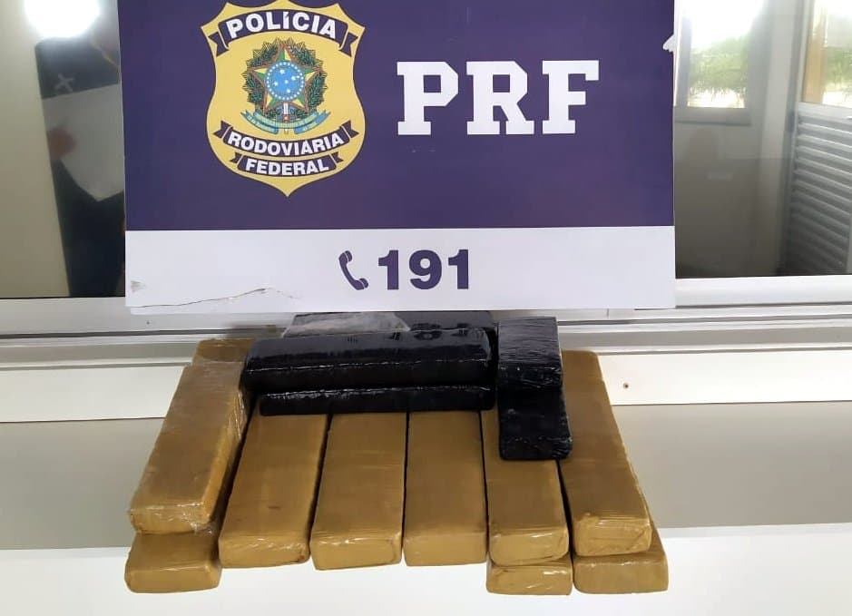 Vinte quilos de maconha são encontrados escondidos em carro