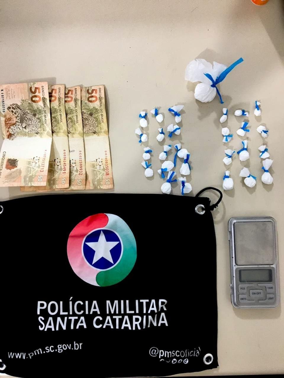 Homem com mandado ativo é preso em Tubarão