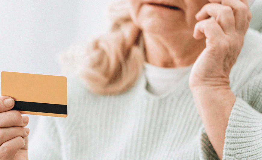 Idosa é vítima de estelionatários e tem o cartão roubado