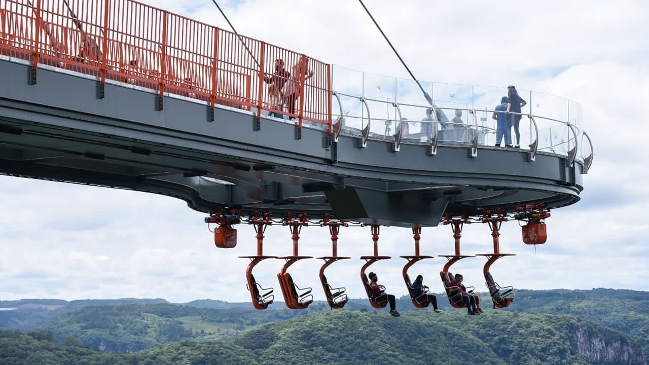 Empresa tubaronense fornece vidros para Skyglass de Canela (RS)